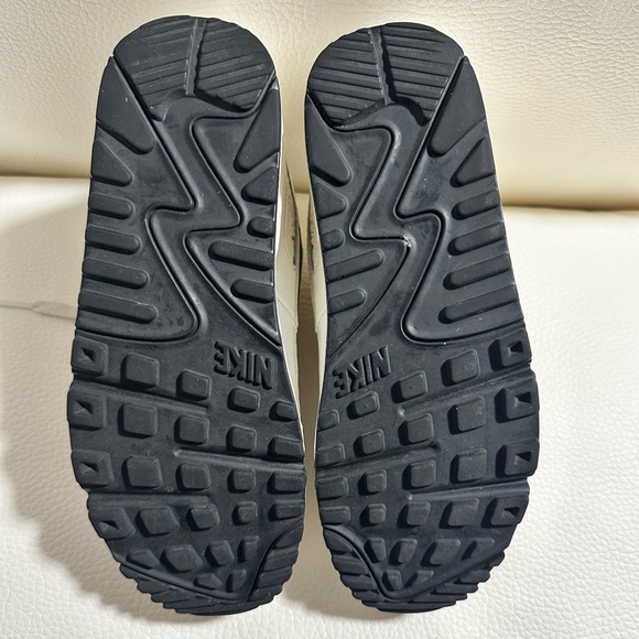 NIKE Air Max 90 Premium, 7.5 Leather White & Gold - Picture 9 of 11